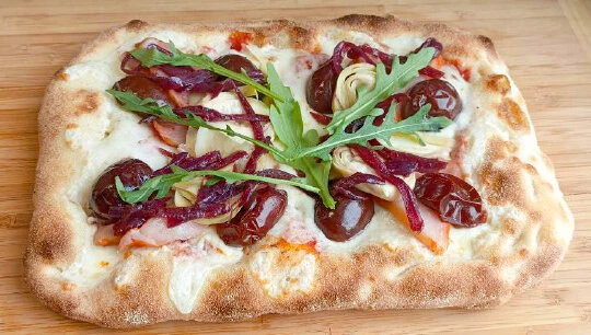 Карпаччо со сливой и артишоками