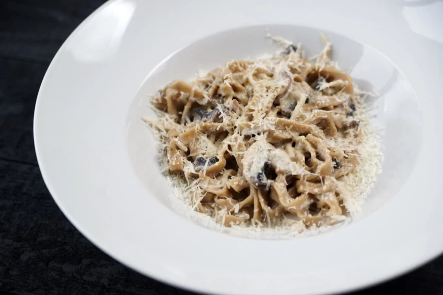 Грибная Тальятелле с трюфельным ароматом и пармезаном