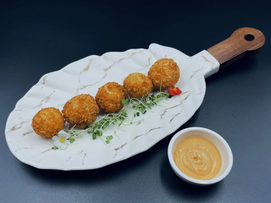 КРЕВЕТОЧНЫЕ ШАРИКИ С СОУСОМ СПАЙСИ