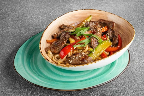 УДОН СО СВИНИНОЙ*