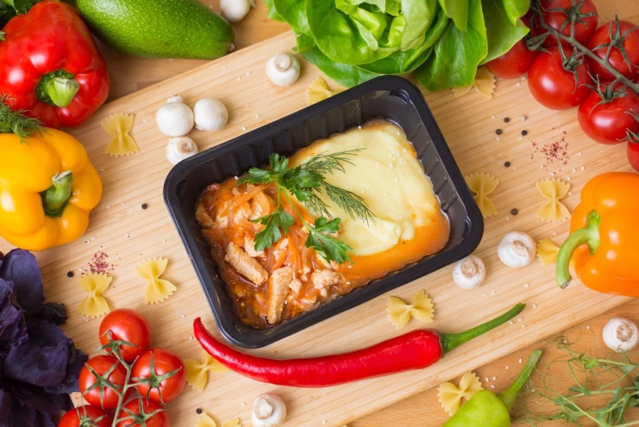 Гуляш из куриного филе с пюре картофельным