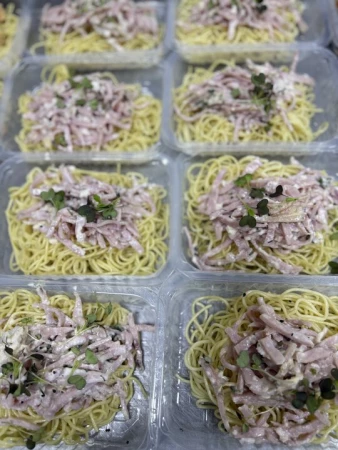 Спагетти "Карбонара" с ветчиной индейки и сыром