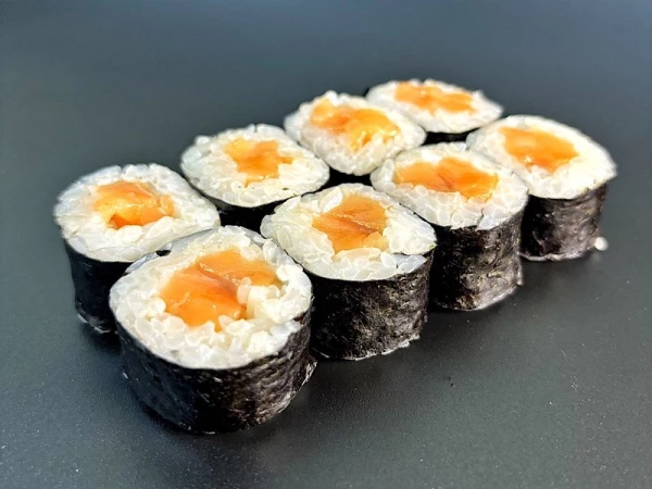 Маки с лососем