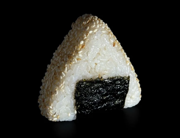 Онигири с крабом