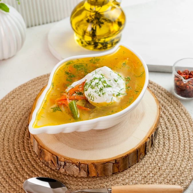 Куриный суп с яйцом пашот 
