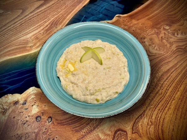 Каша овсяная с яблоком