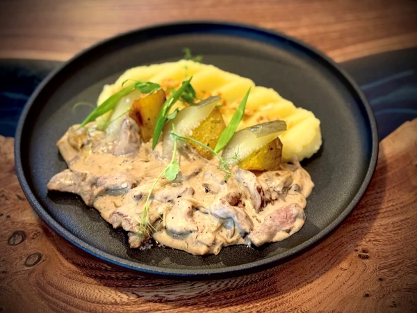 Бефстроганов из вырезки говядины