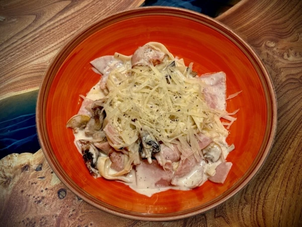 Феттучини в сливочном соусе