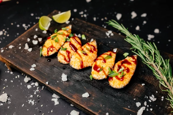 Мидии Киви (сливочно чесночный соус)