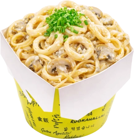 Wok с кальмарами в сливочном соусе