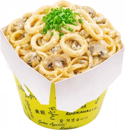 Wok с кальмарами в сливочном соусе