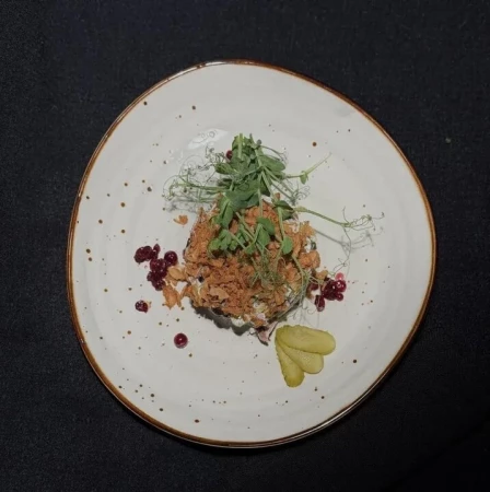 Салат с языком и черносливом