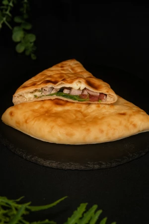 Закрытая пицца «Кальцоне»