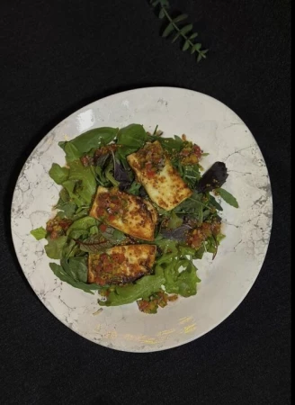 Салат «Халлуми» с тартаром из овощей