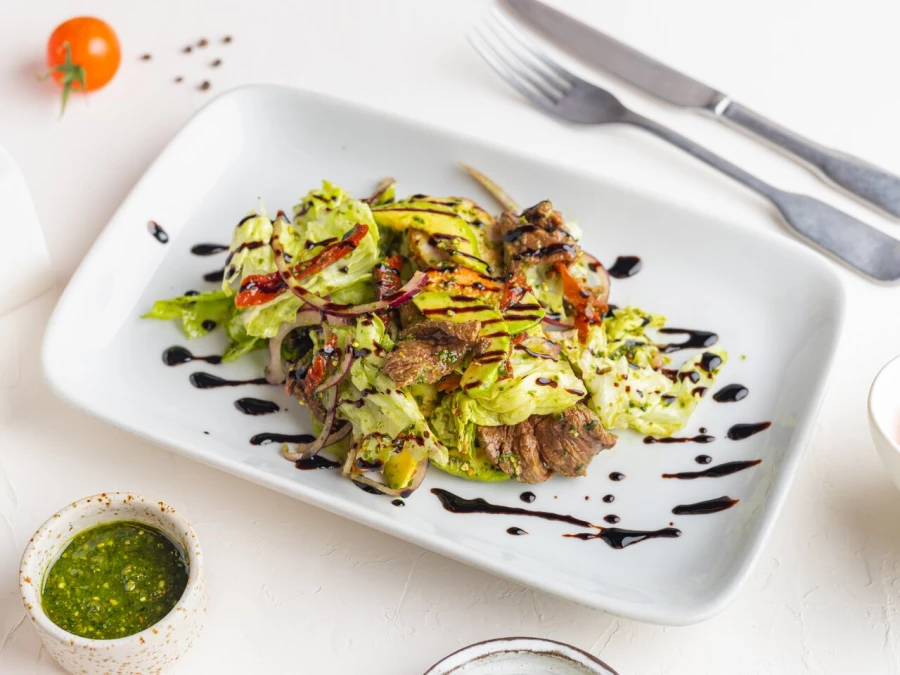 Фирменный салат Медина