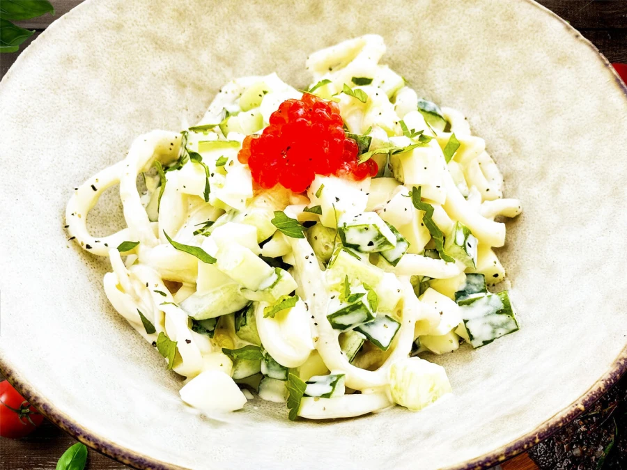 Салат с кальмаром