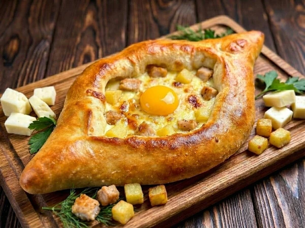Хачапури по-аджарски с курицей и картофелем