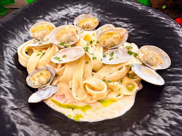 Паста тальятелле Вонголе