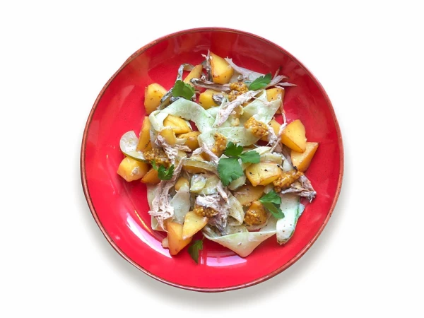 Салат с рваной свининой и теплым картофелем