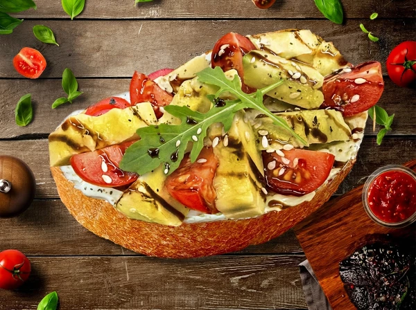 Брускетта с авокадо и томатами