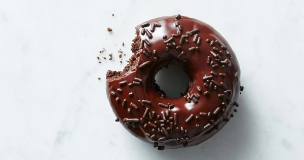 Донат шоколадный (1 шт)