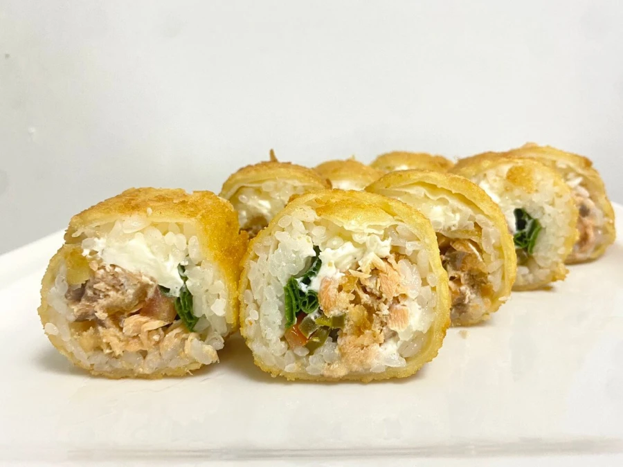 Харумаки с лососем и вялеными томатами (Острый) 