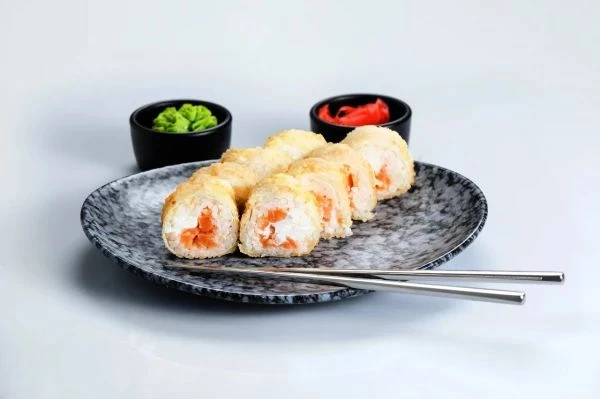 Харумаки с копченым лососем 