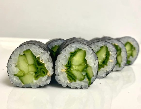 Классика с огурцом и зеленым луком