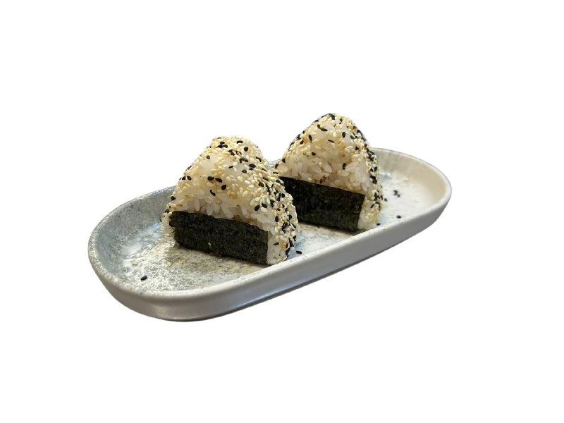 Онигири с лососем 