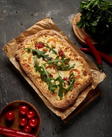 Пицца с креветками