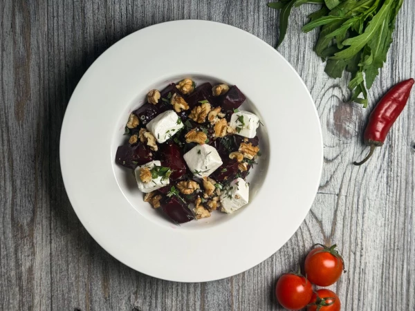 Салат из свеклы с сыром брынза