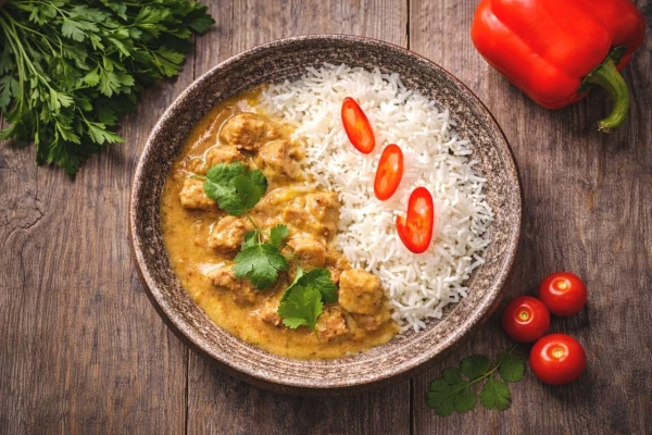 Цыпленок с карри и рисом