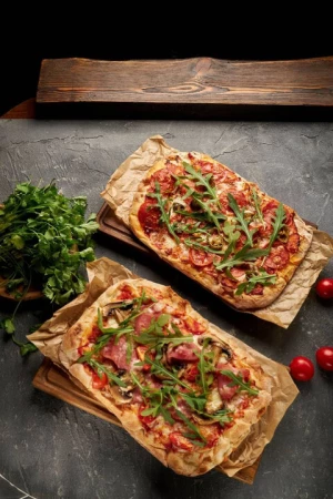 Пицца с ветчиной и гибами