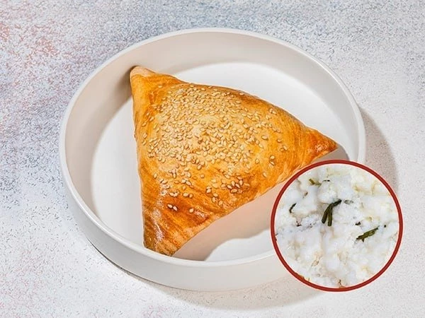 Самса с сыром и зеленью