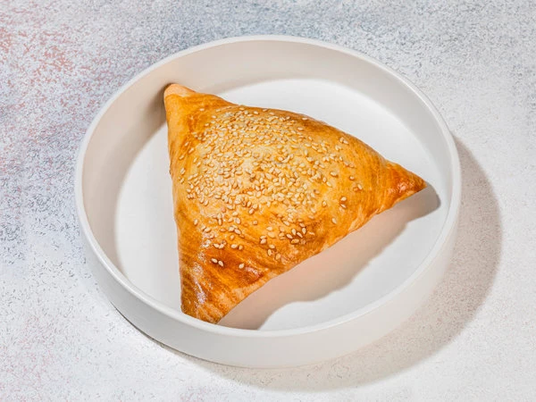 Самса с сыром и зеленью