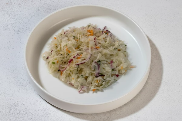 Салат из квашеной капусты