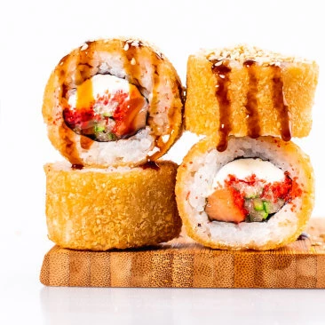 Ролл Калифорния с лососем Хот