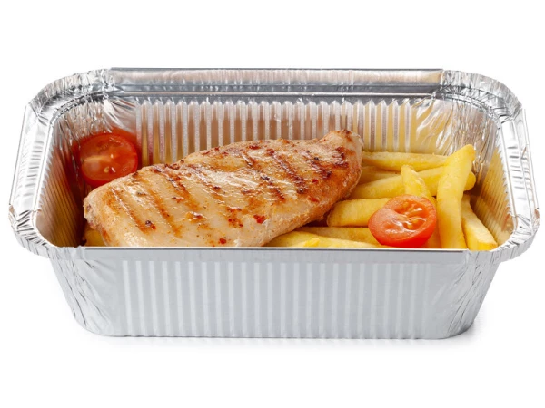 Стейк из куриной грудки с картофелем фри и томатным соусом