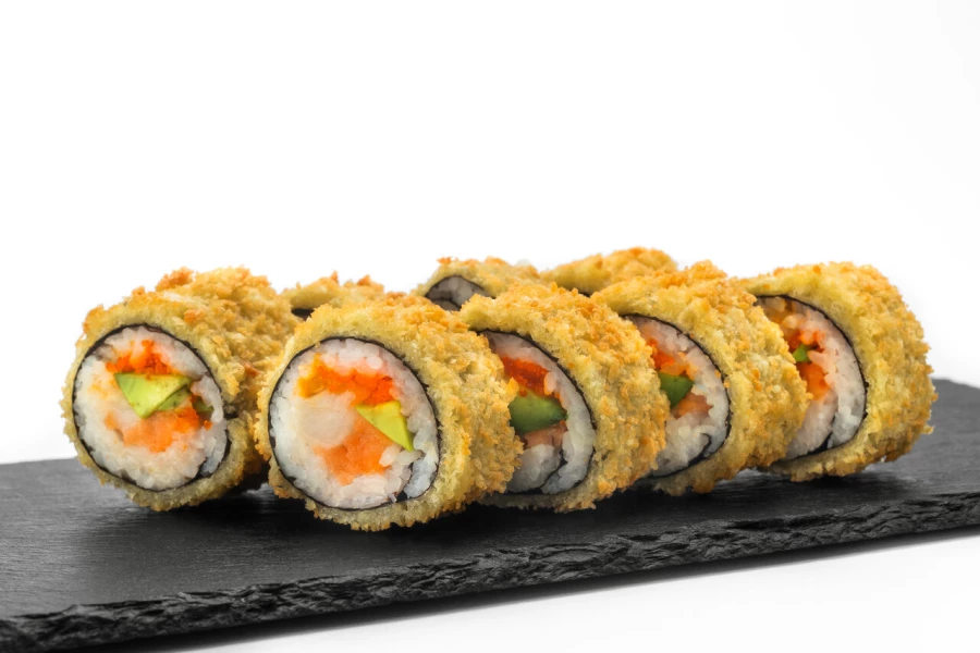 Горячий ролл с лососем