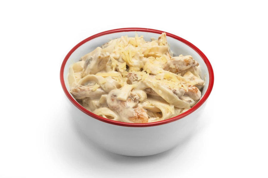 Сливочный удон с курицей и грибами