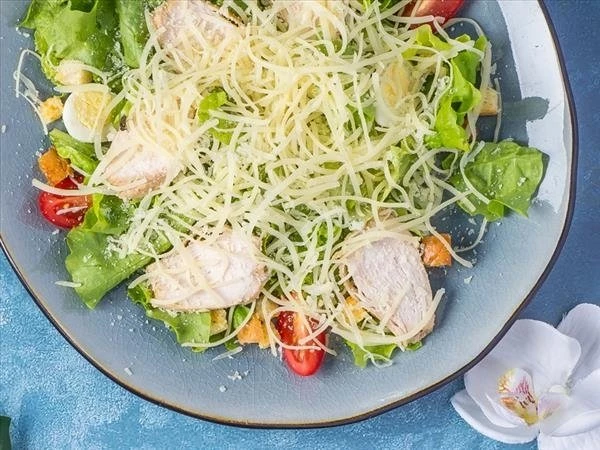 Салат "Цезарь с курицей"