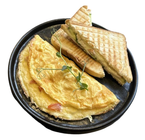 Завтрак Урбаниста (омлет из 2 яиц + Сэндвич с мясом птицы и свежим огурцом)