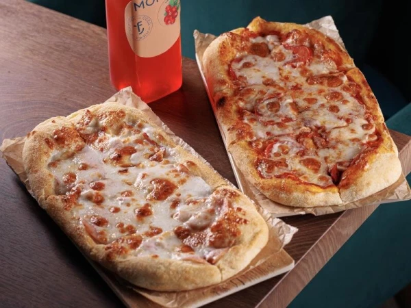 Комбо Римских пицц Карбонара и Маргарита и Морс клюквенный