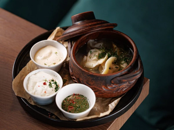 Пельмени в наваристом бульоне