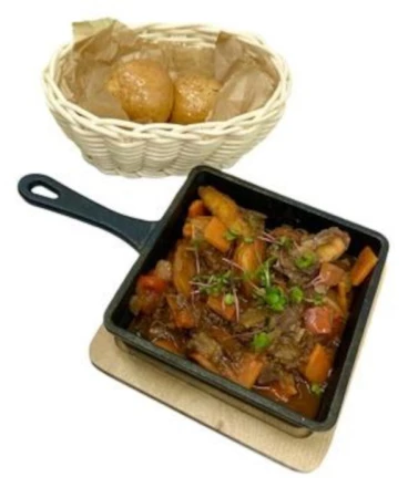 Жаркое по-уральски с косулей и овощами
