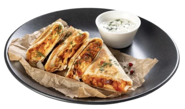 Лаваш по-мексикански с курицей гриль и острыми овощами