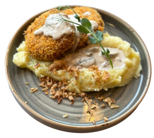 Котлеты из щуки с картофельным пюре, луком фри и сливочно- грибным соусом