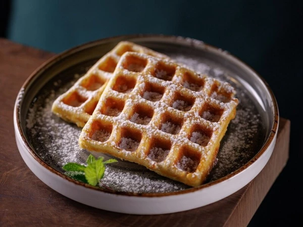 Венская вафля с сахарной пудрой и мятой