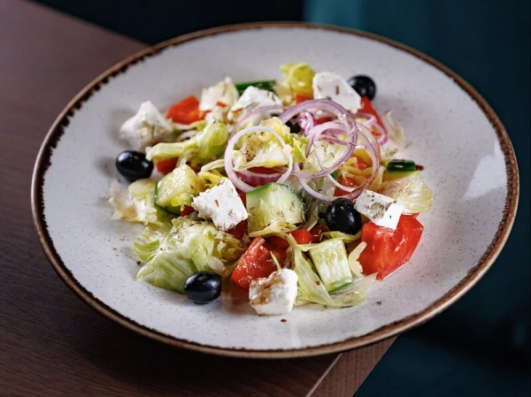 Греческий салат с сыром Фета
