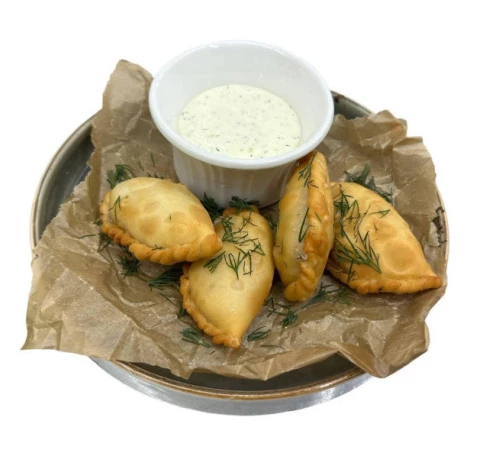 Посикунчики мясные с чесночным соусом
